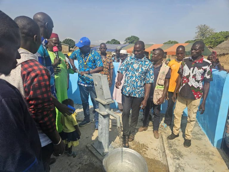 Côte d’Ivoire-AIP / Le Rotary Club Mont Korhogo remet des forages à Donakpokaha et Koronakaha