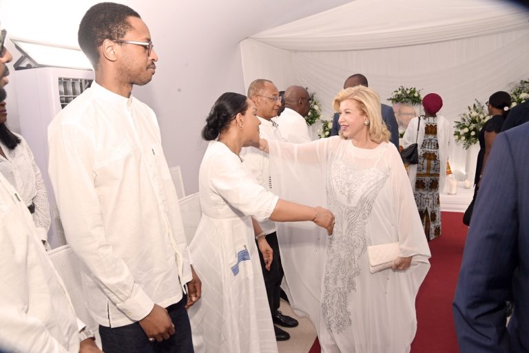 Côte d’Ivoire-AIP/Décès de Mme Ouattara Gaoussou : la Première dame, Dominique Ouattara aux côtés de la famille éplorée