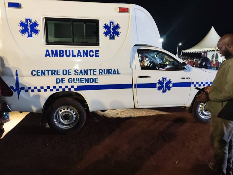Côte d’Ivoire-AIP/ Adjoumani remet une ambulance à Guiendé
