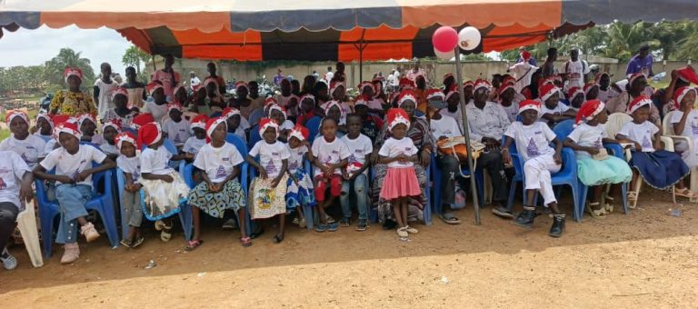 Côte d’Ivoire-AIP /Méagui : la coopérative agricole ECAM organise un arbre de Noël pour plus de 150 enfants