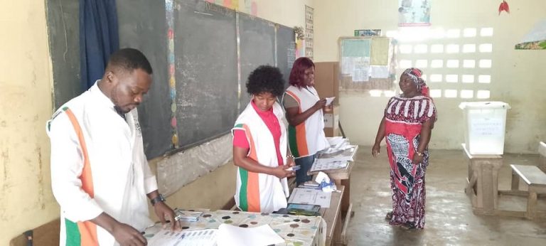 Côte d’Ivoire-AIP / Législatives 2025 à Bettié : les électeurs se font attendre dans les lieux de vote