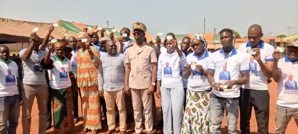 Côte d’Ivoire – AIP / Le maire de Dianra offre 150 permis de conduire aux jeunes de la commune