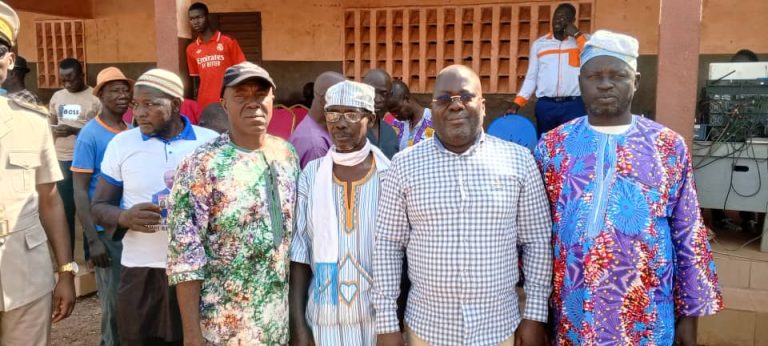 Côte d’Ivoire-AIP / Législatives 2025 : le maire de Dianra annonce sa candidature devant la chefferie