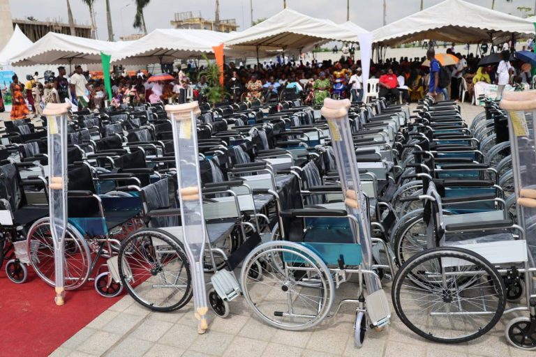 Côte d’Ivoire-AIP/JIPH 2025 : Plus de 1 000 fauteuils roulants et équipements remis aux personnes en situation de handicap