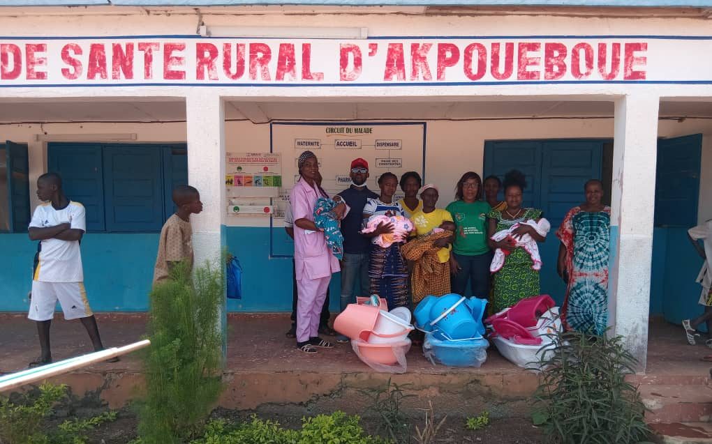 Côte d’Ivoire-AIP/ Une ONG offre des kits de maternité à des femmes de la sous-préfecture de M'Bahiakro 