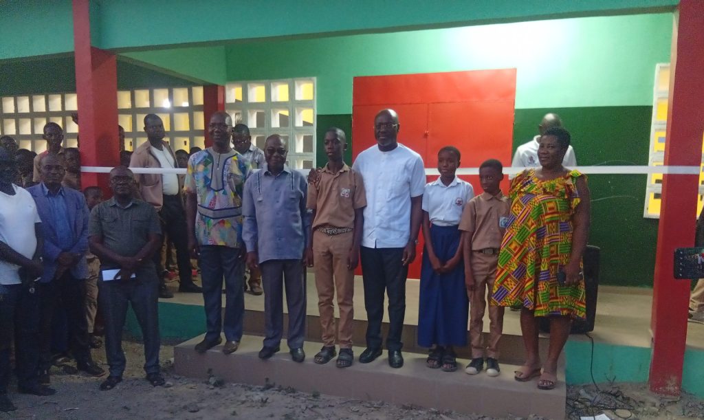 Côte d'Ivoire - AIP/ Un bâtiment de trois salles de classes inauguré par le conseil régional au lycée moderne de M'Bahiakro