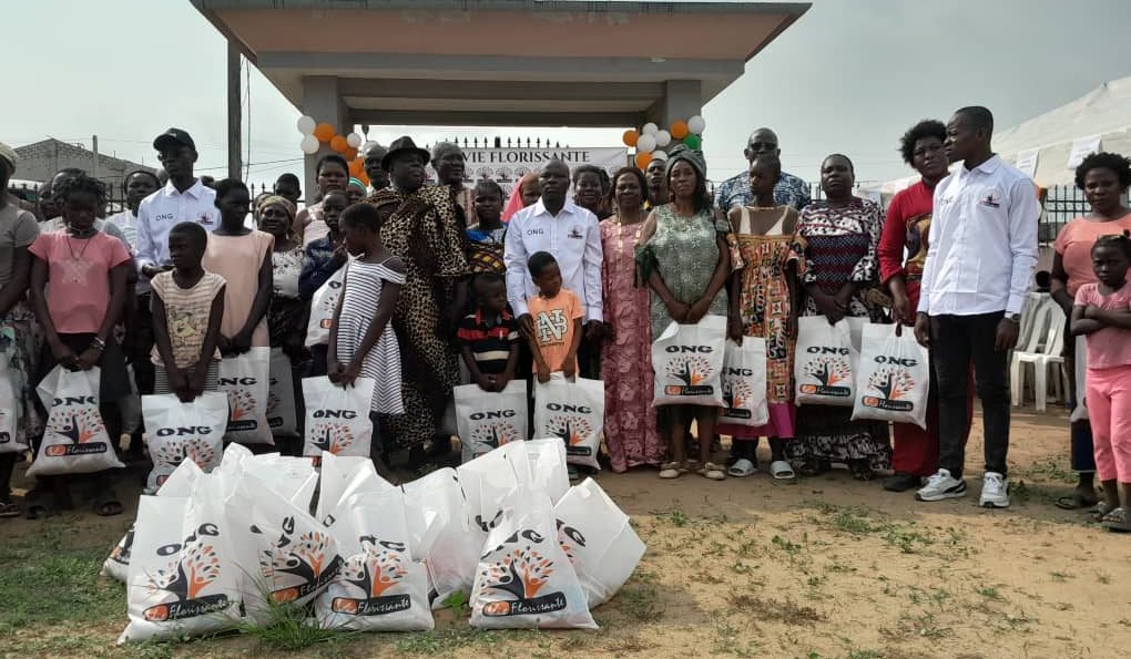 Côte d’Ivoire - AIP/ L’ONG Vie Florissante offre plus de 200 kits vivriers à des personnes vulnérables à Cocody