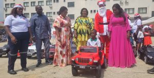 Côte d'Ivoire-AIP/ L'épouse du ministre Vagondo Diomandé cadeaute 500 enfants des pompiers civils