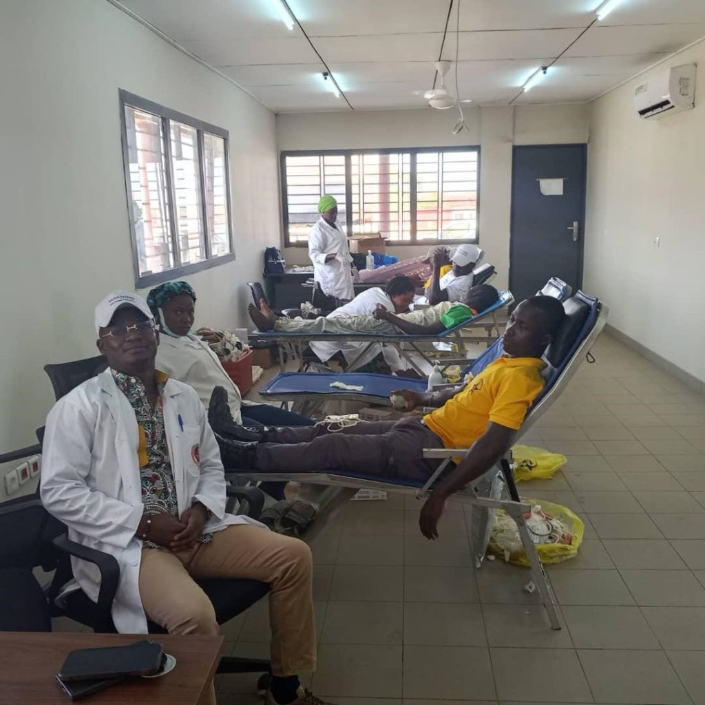 Côte d’Ivoire-AIP / Laléraba : populations et postes de contrôle juxtaposés mobilisés pour un don de sang au profit du CNTS