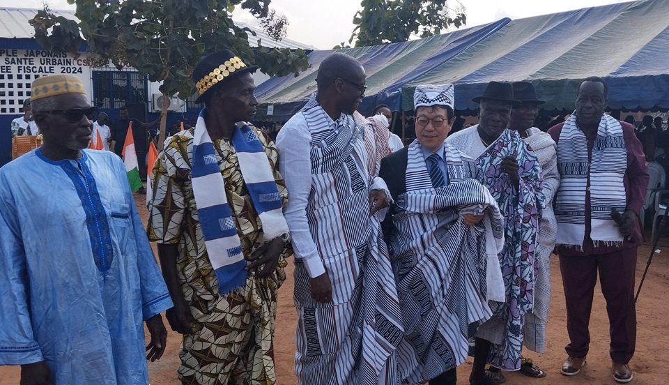 Côte d’Ivoire-AIP / Sinfra : les populations remercient le Japon après la remise d’une maternité à Kouétinfla