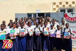 Côte d’Ivoire-AIP / Solibra offre des équipements écologiques et des livres au lycée moderne de Treichville