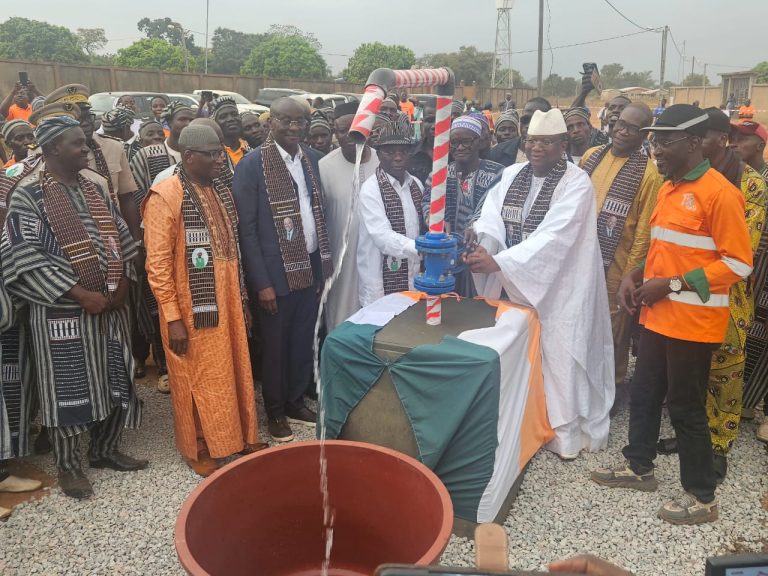 Côte d’Ivoire–AIP / Deux châteaux d’eau de 550 millions FCFA chacun remis à Koni et Nagakaha