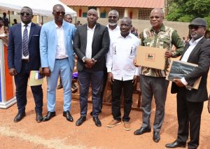 Côte d’Ivoire-AIP / Des matériels didactiques remis au groupe scolaire Alassane Ouattara de Dimbokro
