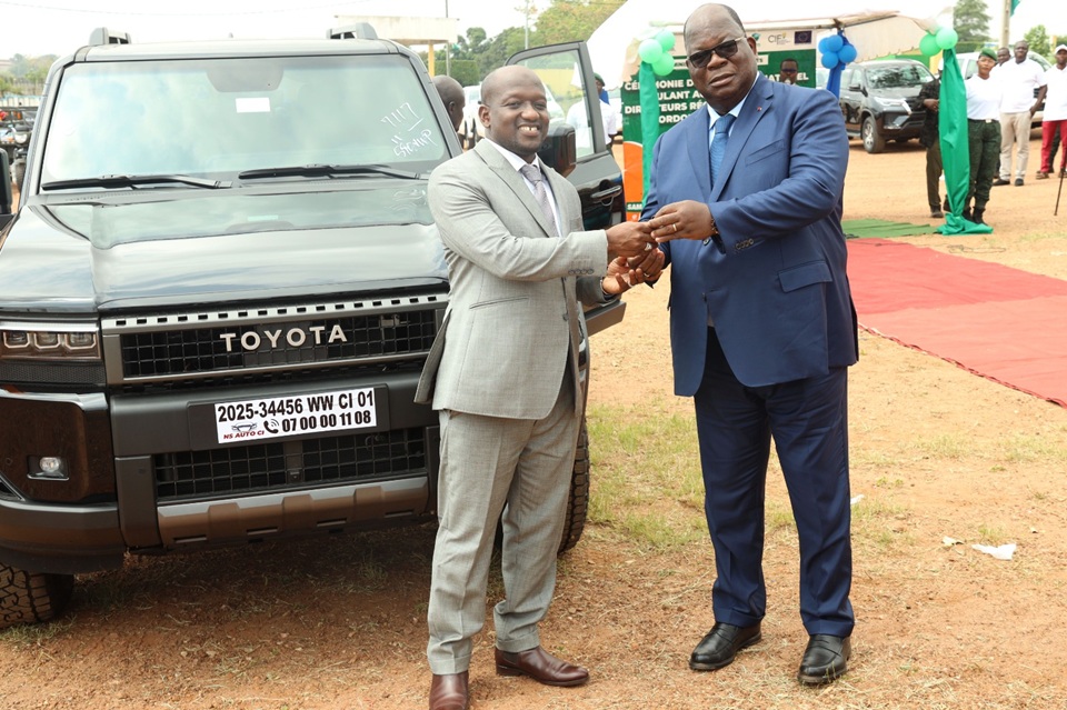 Côte d’Ivoire-AIP/ Bouaké : Le ministre Laurent Tchagba remet du matériel roulant aux bénéficiaires du PIDACC