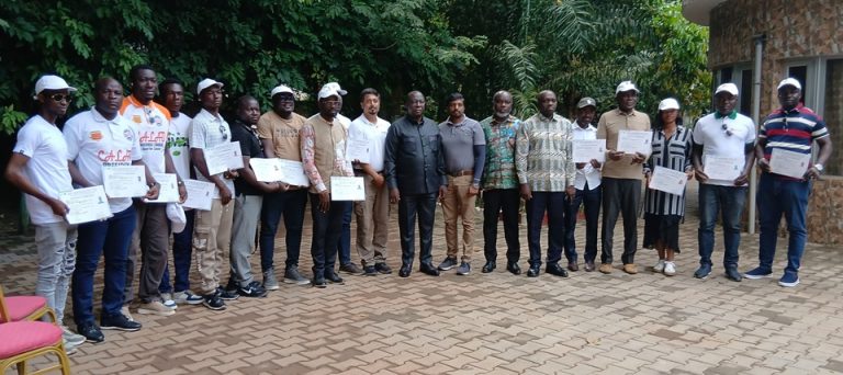 Côte d’Ivoire – AIP / Des certificats de formation en drones agricoles remis aux jeunes producteurs du CALAB à Amanvi