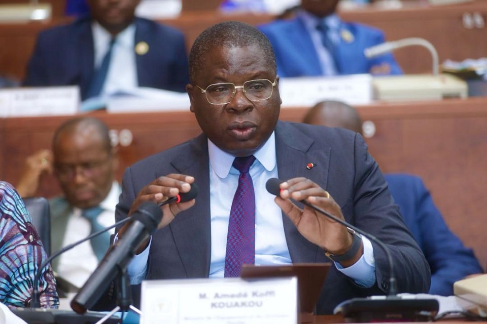 Côte d’Ivoire – AIP / Budget 2026 : Amédé Koffi Kouakou fait le point de plusieurs chantiers routiers devant le Sénat
