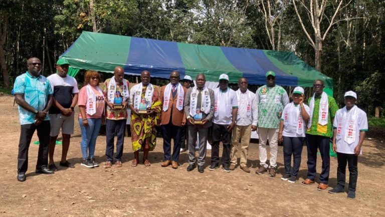 Côte d’Ivoire-AIP/Trois agents des Eaux et Forêts admis à la retraite honorés à Agboville