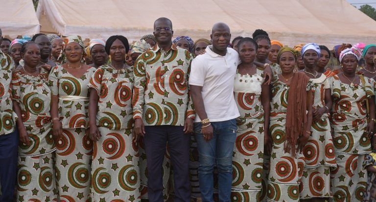 Côte d’Ivoire-AIP/ Le maire Thomas Camara lance les travaux de construction d’un foyer des jeunes et d’un terrain omnisports à Kationon