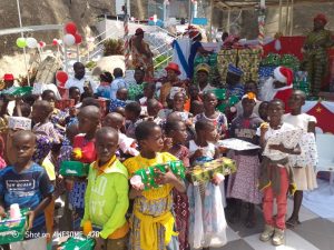 Côte d’Ivoire-AIP/ Noël 2025 : Mme Ahoussou-Kouadio offre des cadeaux à 1 000 enfants du département de Didiévi