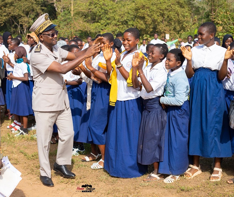 Côte d’Ivoire-AIP/ Le préfet de Sandégué félicite les élèves du lycée municipal pour leur refus des "congés anticipés"