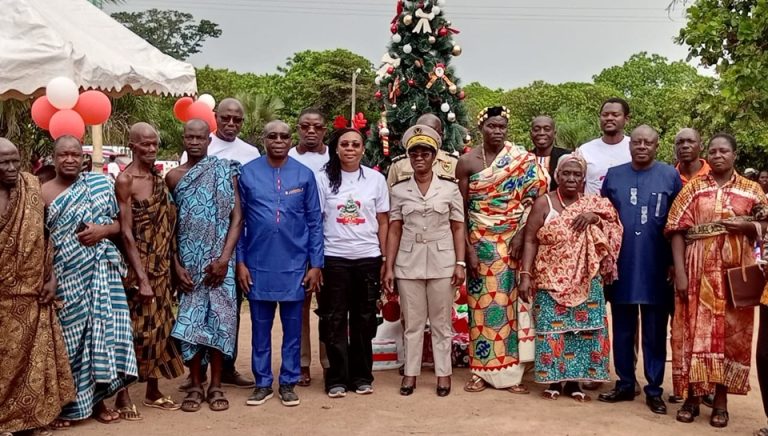 Côte d’Ivoire-AIP /Le sous-préfet de Tiédjo salue une initiative communautaire lors d’un arbre de Noël à Aguinda-Siasso