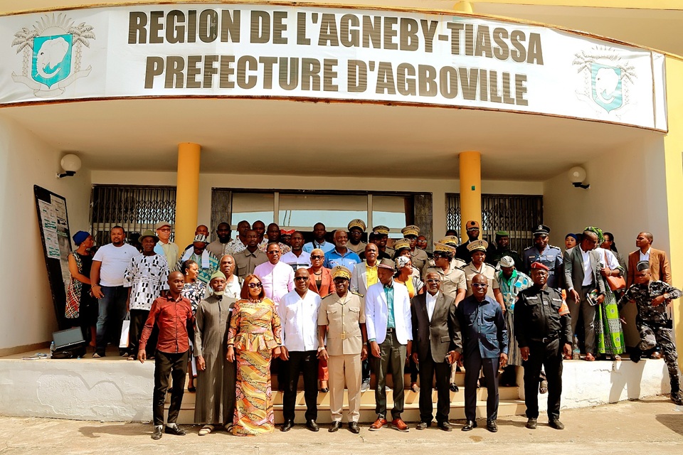 Côte d’Ivoire-AIP/ Les candidats d’Agboville signent une Charte de bonne conduite pour des élections législatives sans violence