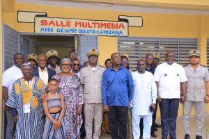 Côte d’Ivoire-AIP/Anne Ouloto-Lamizana équipe les salles multimédias du collège moderne de Péhe et du lycée moderne de Toulépleu