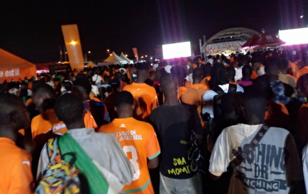 Des supporters rassemblés à l'espace ficgayo lors du match Côte d'Ivoire -Egypte