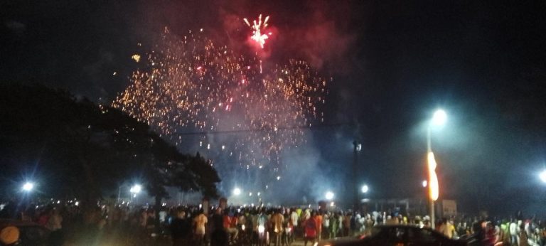 Côte d’Ivoire-AIP/ Fêtes de fin d’année 2025 : le maire de Guiglo offre des feux d’artifice aux populations pour être au diapason d’Abidjan