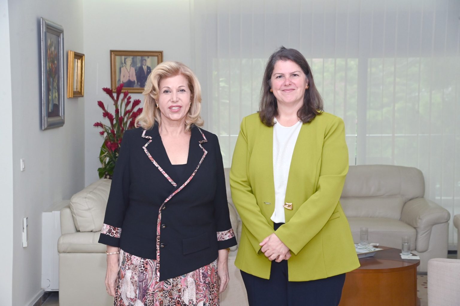 AIP/ La Première dame Dominique Ouattara accorde une audience à l’ambassadrice du Canada en Côte d’Ivoire