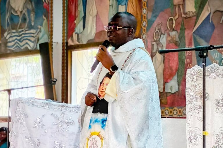 Côte d’Ivoire-AIP/ Le curé de d’une paroisse catholique de Duékoué appelle à la solidarité autour de la formation et de l’éducation de la jeunesse