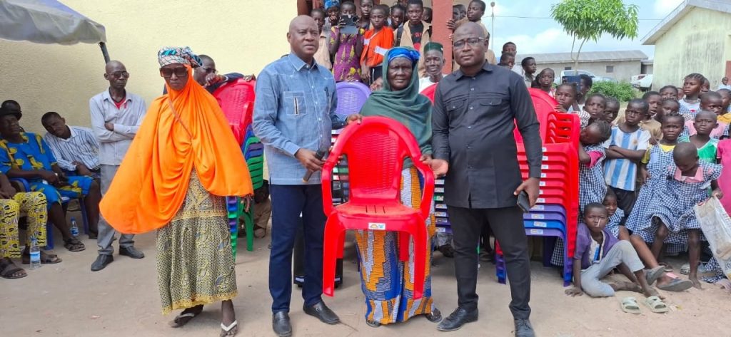 Côte d’Ivoire–AIP / Le maire de Soubré apporte un appui financier aux groupements féminins de la commune