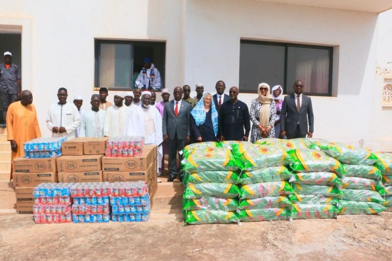 Côte d’Ivoire-AIP/ La présidente du Sénat offre des vivres aux communautés musulmane et catholique de Yamoussoukro