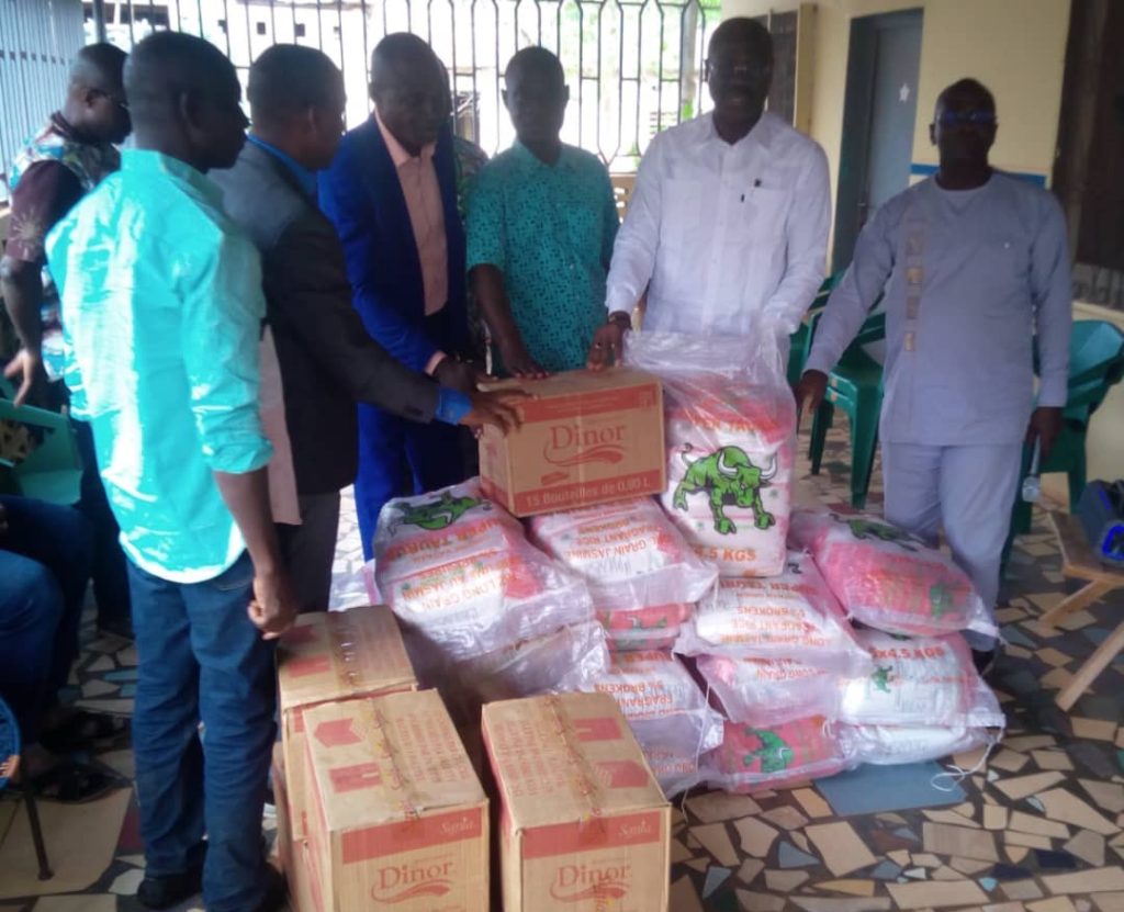 Côte d’Ivoire – AIP / Le président Traoré Adam-Kolia offre des vivres aux communautés chrétiennes et musulmanes de Ouellé