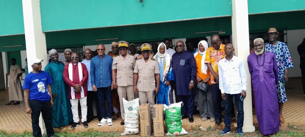 Côte d’Ivoire-AIP /Carême et ramadan 2026: deux cadres de Tiébissou offrent des vivres aux communautés chrétienne et musulmane