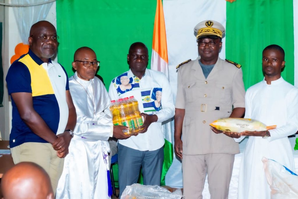 Côte d’Ivoire-AIP / La présidente du Conseil régional du Cavally offre des vivres aux communautés religieuses
