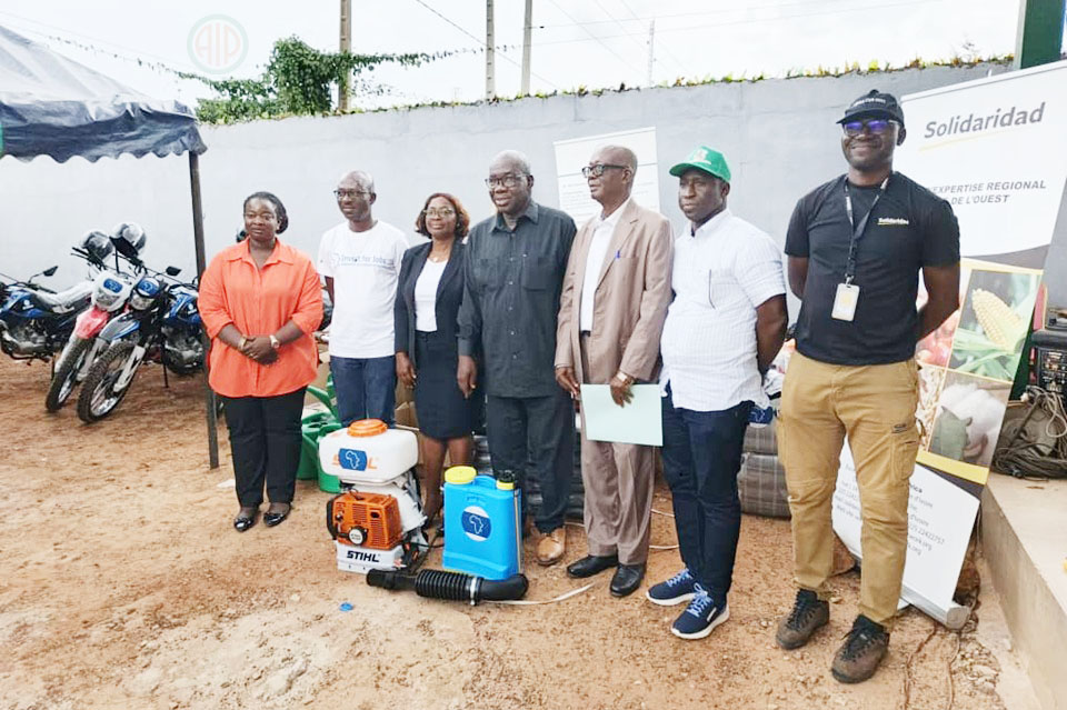 Côte d’Ivoire-AIP/ Distribution d’équipements à deux coopératives de producteurs de palmier à huile partenaires de SOLIDARIDAD dans le Lôh-Djiboua