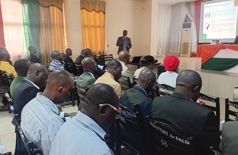 Côte d’Ivoire – AIP / Carte de commerçant : une mission du ministère sensibilise les commerçants de Daloa sur la reprise de l’enrôlement