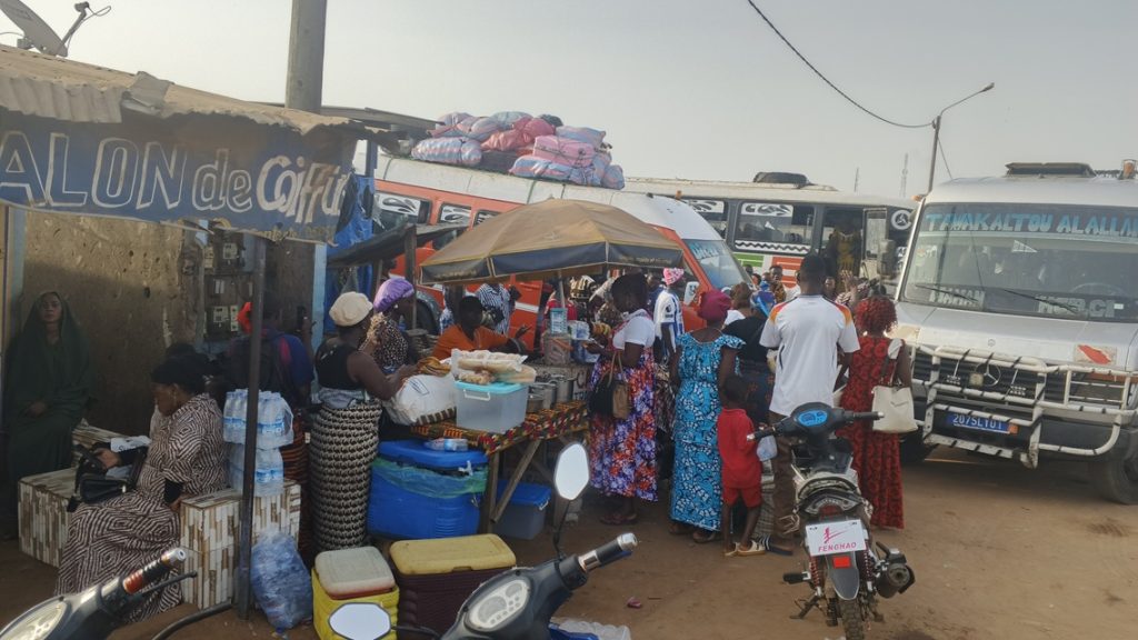 Côte d’Ivoire-AIP/ Pâques : la ruée vers les villes du pays baoulé provoque le déséquilibre dans le trafic routier à Vavoua