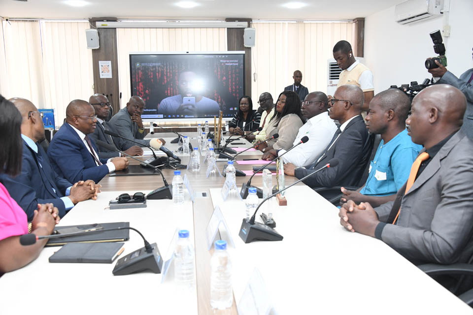 Prix-FAAPA-EBONY-MIN-COM14