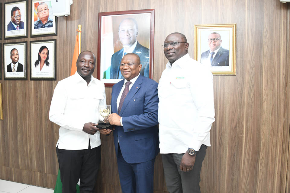 Prix-FAAPA-EBONY-MIN-COM18