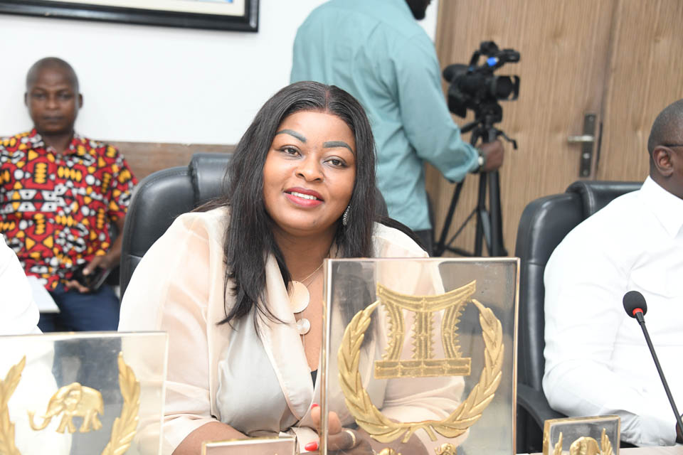 Prix-FAAPA-EBONY-MIN-COM6