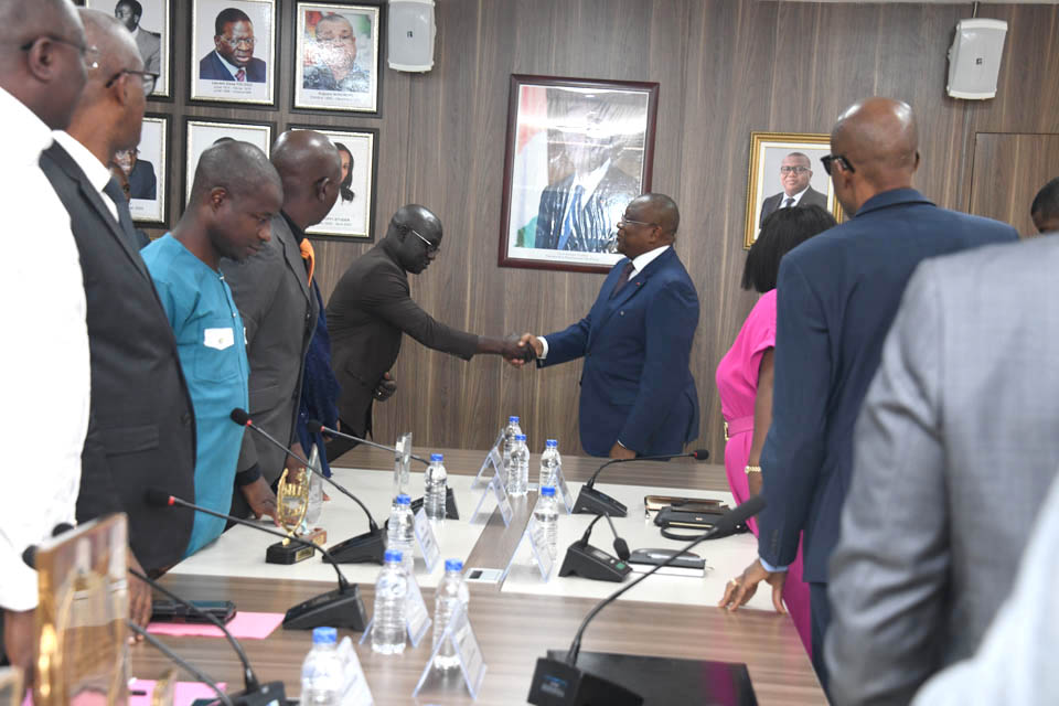 Prix-FAAPA-EBONY-MIN-COM8