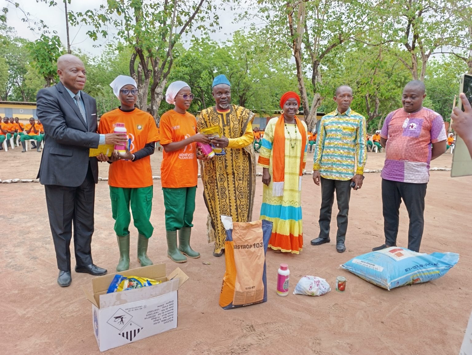Côte d’Ivoire-AIP/ Une cohorte de 100 jeunes formés en agro-pastorale reçoivent des kits agricoles à Boundiali