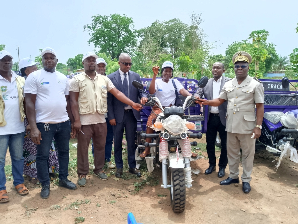Côte d’Ivoire-AIP/ Des tricycles et des intrants remis aux producteurs pour booster la production agricole dans le Bounkani