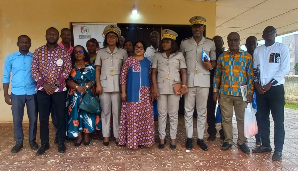 Côte d’Ivoire – AIP / Les populations de Daoukro invitées à acheter les pagnes et les timbres de solidarité du FNLS pour appuyer la lutte contre le VIH Sida