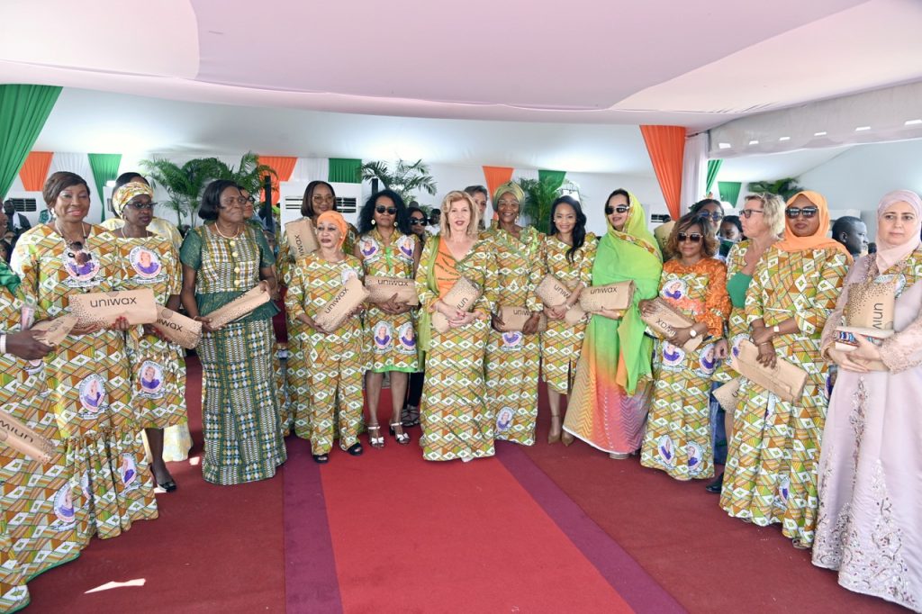 Côte d’Ivoire-AIP/ Fête des mères: Dominique Ouattara dote les femmes du Sud-Comoé de 616 millions FCFA en équipements et vivres