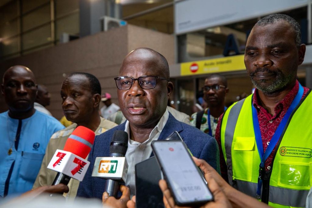 Côte d’Ivoire-AIP/ Ebola et Hantavirus : le ministre Pierre Dimba évalue le dispositif de veille sanitaire à l’aéroport d’Abidjan