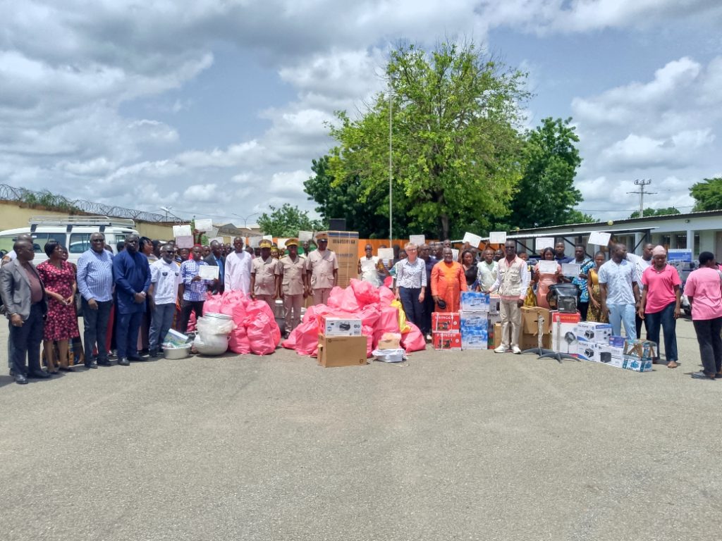 Côte d’Ivoire-AIP/ 500 jeunes de Bouna reçoivent des kits d’insertion pour renforcer leur autonomisation
