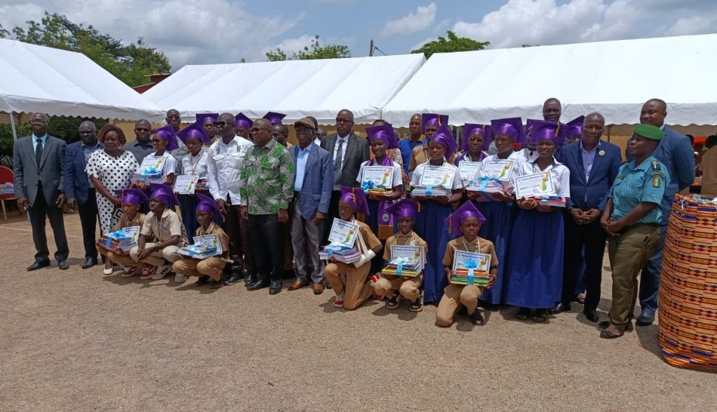 Côte d’Ivoire – AIP / Les meilleurs élèves du lycée moderne 1 de Dimbokro récompensés
